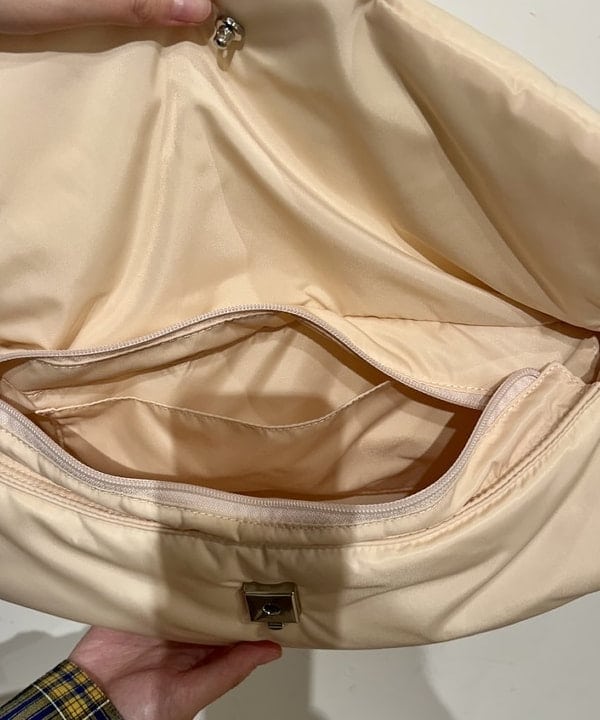 早川 萌子さんの「BEAMS WOMEN｜ワイドフィット リフレクター チェック フードシャツ」を使ったコーディネート