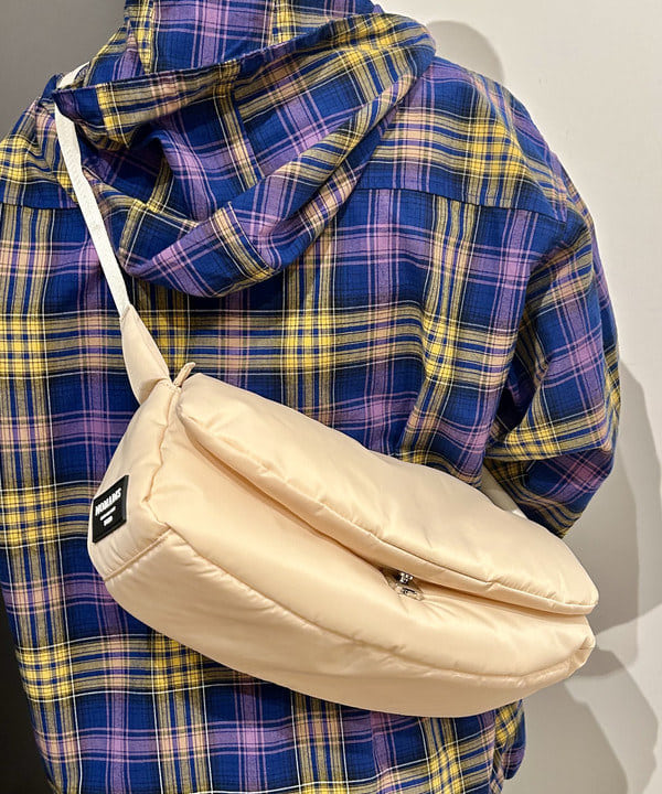 早川 萌子さんの「BEAMS WOMEN｜ワイドフィット リフレクター チェック フードシャツ」を使ったコーディネート