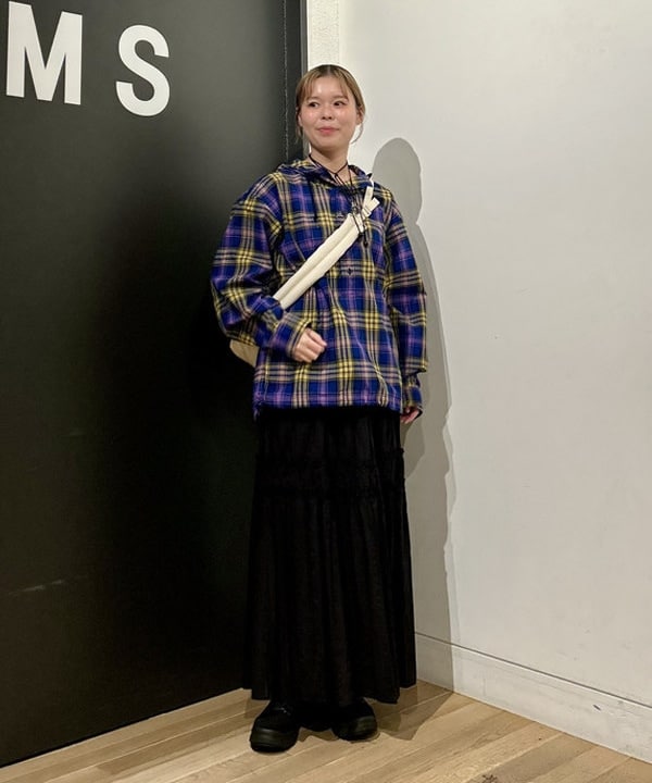 早川 萌子さんの「BEAMS WOMEN｜ワイドフィット リフレクター チェック フードシャツ」を使ったコーディネート