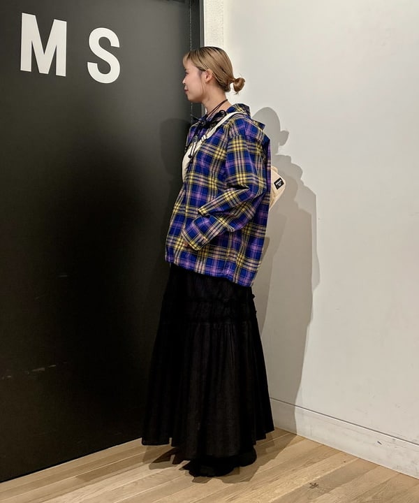 早川 萌子さんの「BEAMS WOMEN｜ワイドフィット リフレクター チェック フードシャツ」を使ったコーディネート