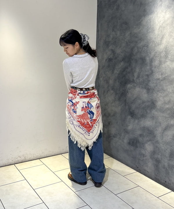 みゆうさんの「BEAMS WOMEN｜ギャザー ブレード Vネック トップス」を使ったコーディネート