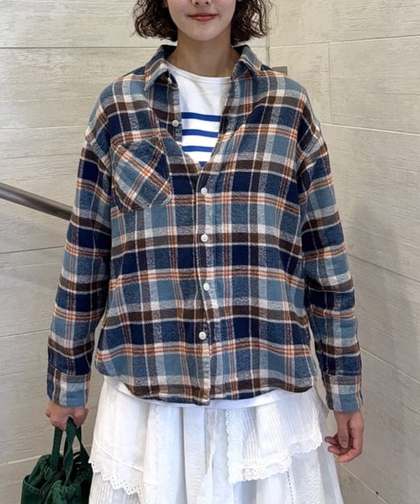 み　う　ちさんの「BEAMS WOMEN｜【別注】N,P,E / ペイシェントバッグ カラー デニム M」を使ったコーディネート