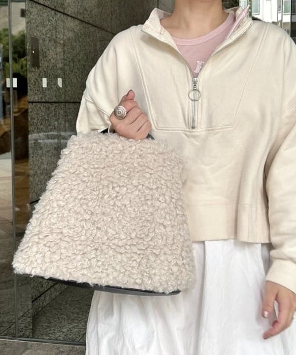 YABUさんの「BEAMS WOMEN｜ボア 2way トートバッグ」を使ったコーディネート