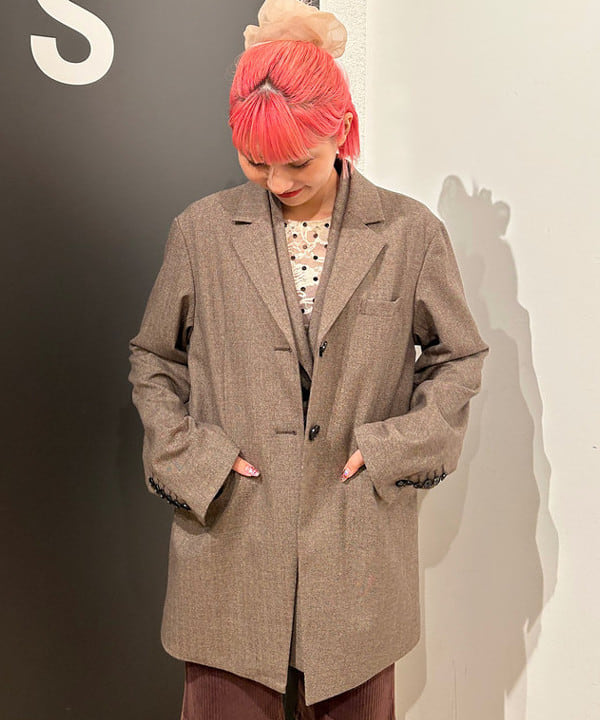 佐藤 亜美さんの「BEAMS WOMEN｜RBS / ヘリンボーン 2ボタン ジャケット」を使ったコーディネート
