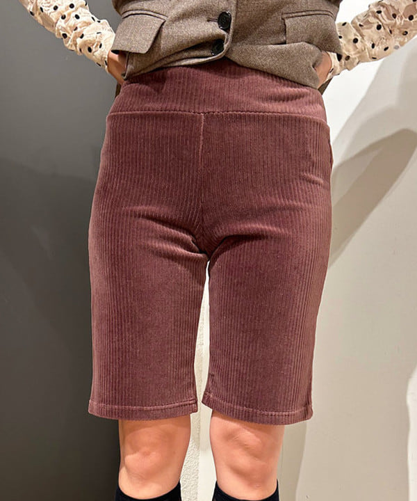 佐藤 亜美さんの「BEAMS WOMEN｜RBS / ヘリンボーン 2ボタン ジャケット」を使ったコーディネート