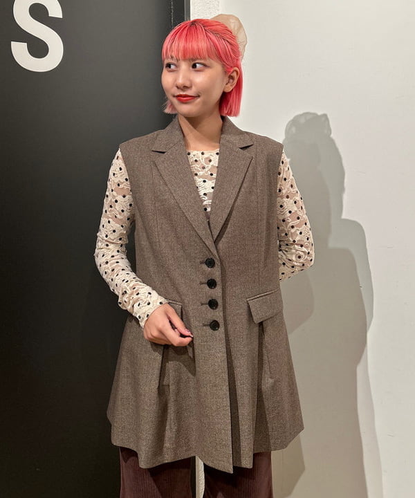 佐藤 亜美さんの「BEAMS WOMEN｜RBS / ヘリンボーン 2ボタン ジャケット」を使ったコーディネート