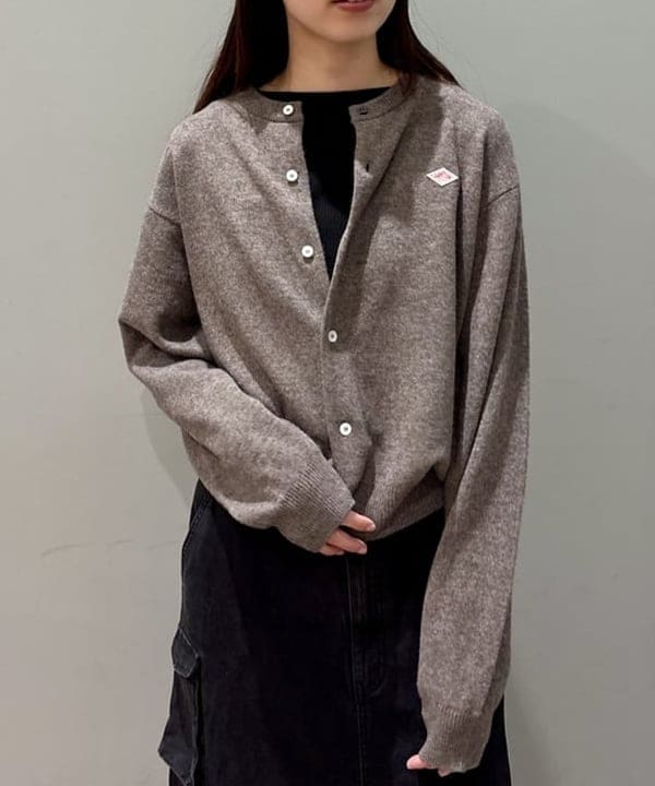 はやしあかねさんの「BEAMS WOMEN｜DANTON / LAMBS WOOL CREWNECK CARDIGAN」を使ったコーディネート