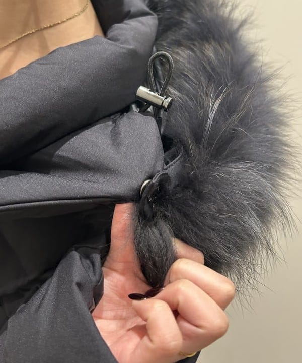 大槻 まひろさんの「BEAMS WOMEN｜TATRAS × Demi-Luxe BEAMS / 別注 KOSAVA セイル ファー ダウンジャケット」を使ったコーディネート