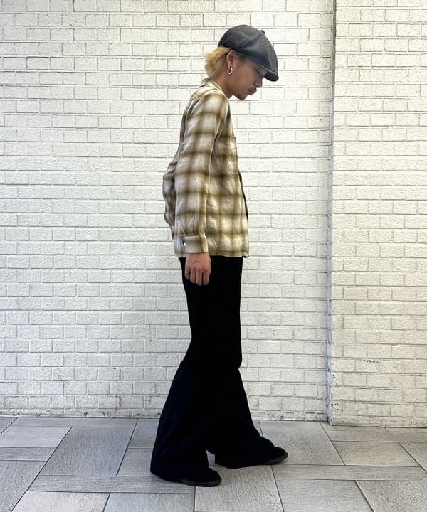 三宅 雄平さんの「BEAMS WOMEN｜Open Collar Ombre」を使ったコーディネート