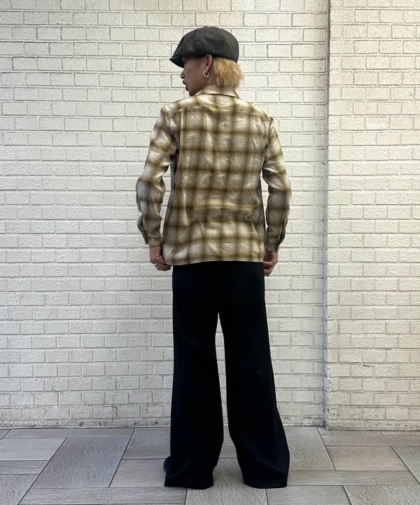 三宅 雄平さんの「BEAMS WOMEN｜Open Collar Ombre」を使ったコーディネート