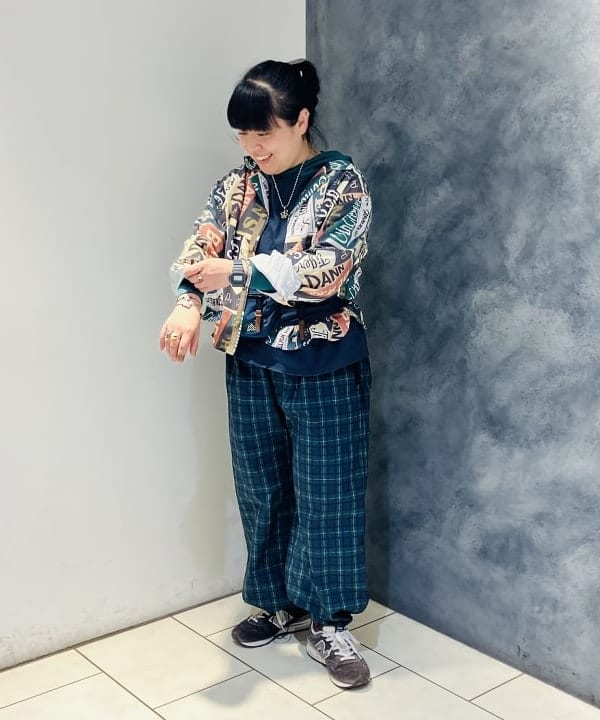 佐藤 歩さんの「BEAMS WOMEN｜【別注】Gramicci/ リップストップ スラックス」を使ったコーディネート