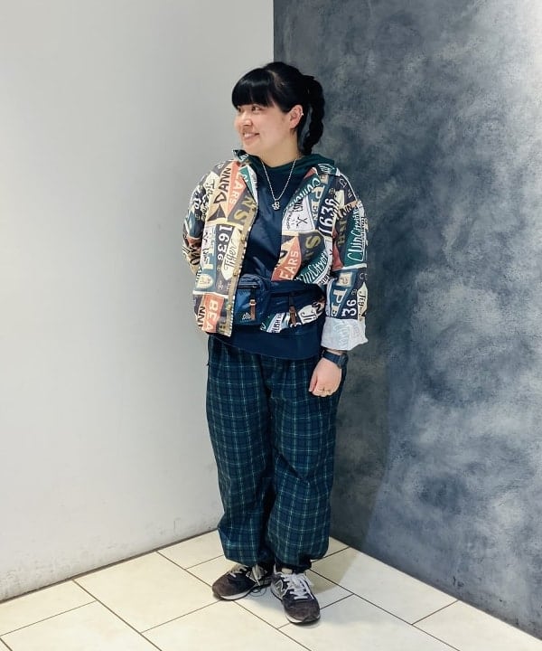 佐藤 歩さんの「BEAMS WOMEN｜【別注】Gramicci/ リップストップ スラックス」を使ったコーディネート
