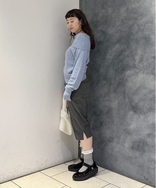 庭野 優紀さんの「BEAMS WOMEN｜リブ オフショルダー プルオーバー」を使ったコーディネート