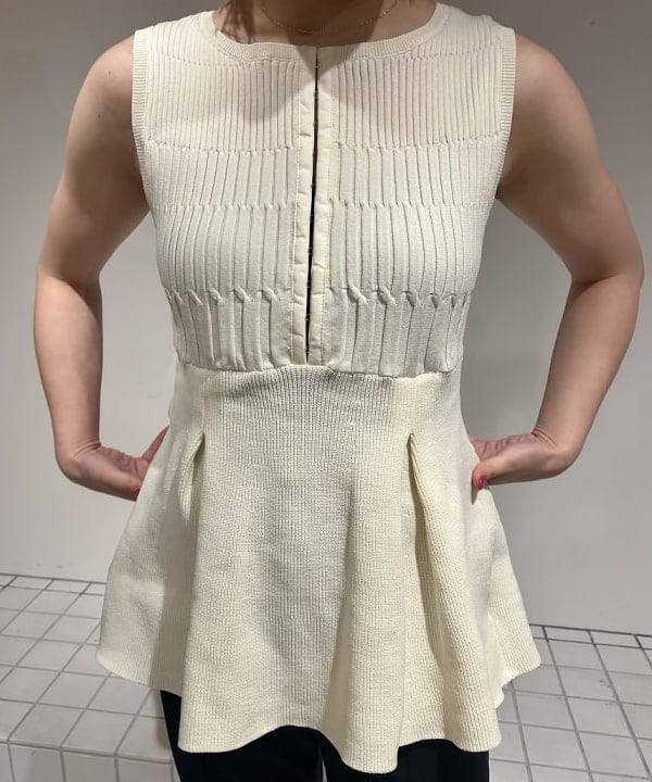 ナカノ アイさんの「BEAMS WOMEN｜RBS / リブ キリカエ ベスト」を使ったコーディネート