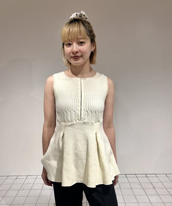 ナカノ アイさんの「BEAMS WOMEN｜RBS / リブ キリカエ ベスト」を使ったコーディネート