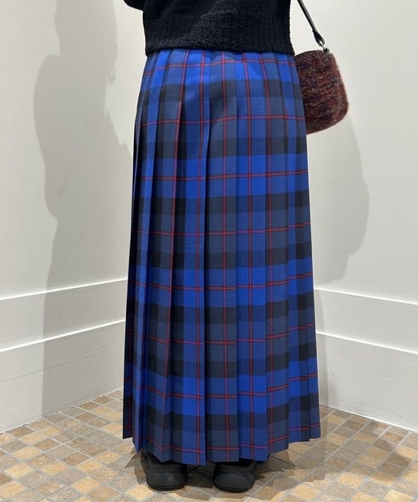 大槻 まひろさんの「BEAMS WOMEN｜AK+1 / ポロカラーショート カーディガン」を使ったコーディネート