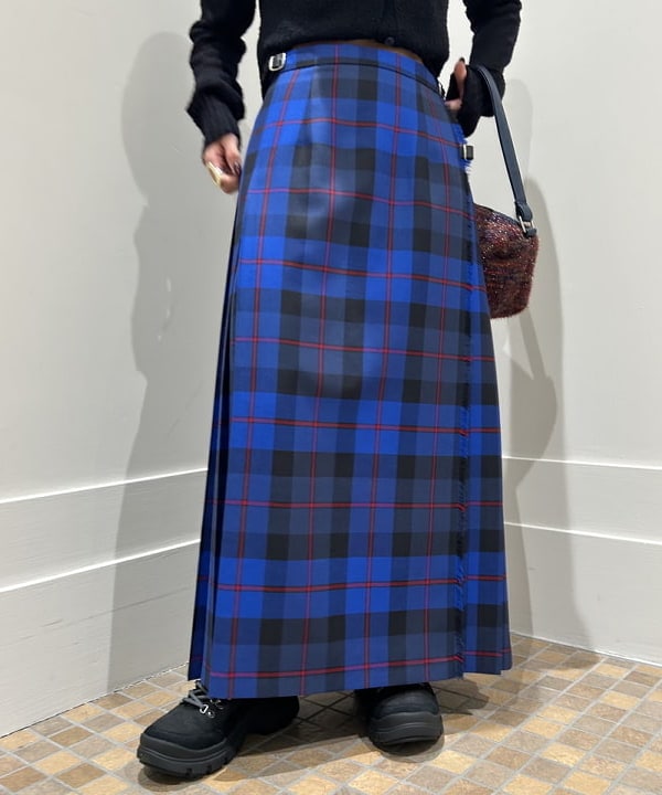 大槻 まひろさんの「BEAMS WOMEN｜AK+1 / ポロカラーショート カーディガン」を使ったコーディネート