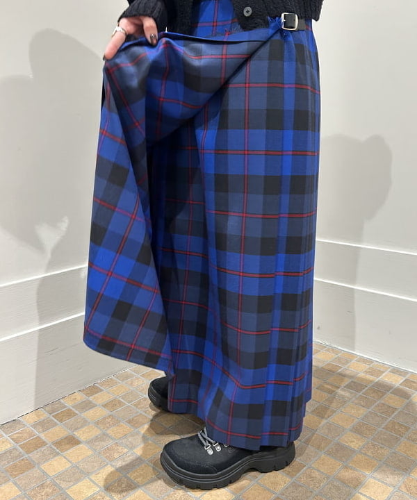 大槻 まひろさんの「BEAMS WOMEN｜AK+1 / ポロカラーショート カーディガン」を使ったコーディネート