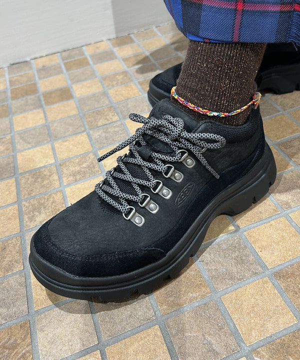 大槻 まひろさんの「BEAMS WOMEN｜AK+1 / ポロカラーショート カーディガン」を使ったコーディネート