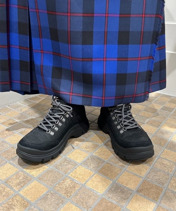 大槻 まひろさんの「BEAMS WOMEN｜AK+1 / ポロカラーショート カーディガン」を使ったコーディネート