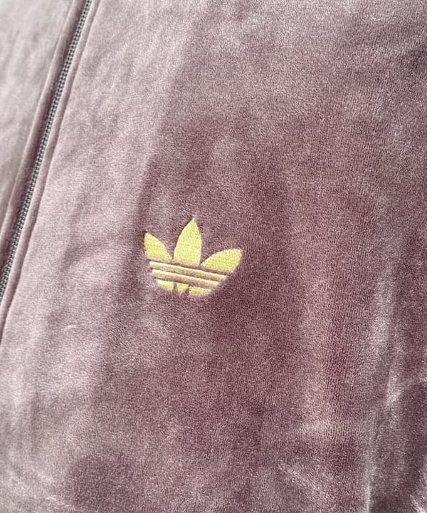 はるひむさんの「BEAMS WOMEN｜adidas / FB TT ベロア トラックトップ」を使ったコーディネート