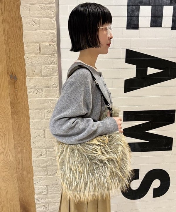 amaさんの「BEAMS WOMEN｜ロング ファー バッグ」を使ったコーディネート