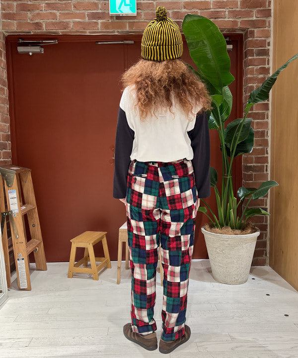 エノモト アミさんの「BEAMS WOMEN｜【別注】Champion / ミッキーマウス / フットボール Tシャツ」を使ったコーディネート