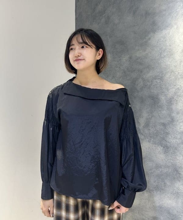 仙田 こころさんの「BEAMS WOMEN｜RBS / アーム タック ボートネック ブラウス」を使ったコーディネート