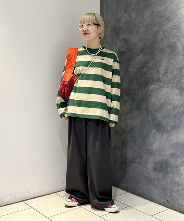 yokoyama shionさんの「BEAMS WOMEN｜【別注】LACOSTE / ボーダー ロングスリーブ Tシャツ」を使ったコーディネート