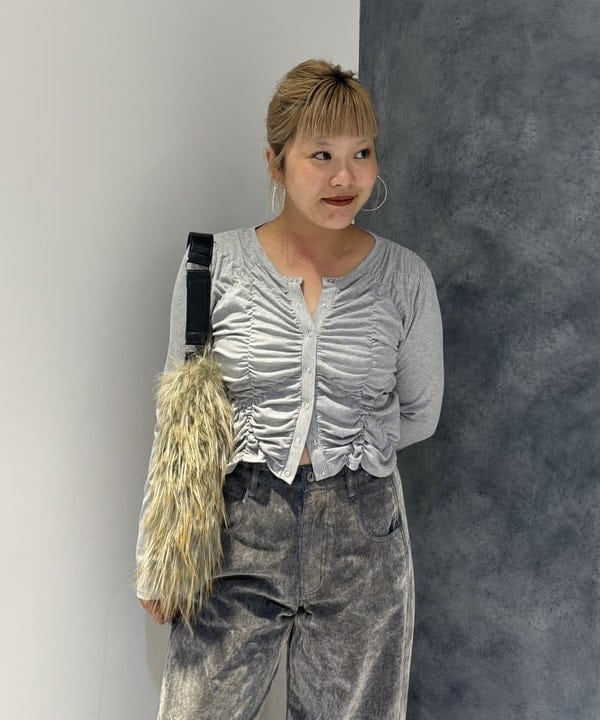 福田 まみさんの「BEAMS WOMEN｜リブ シャーリング カーディガン」を使ったコーディネート