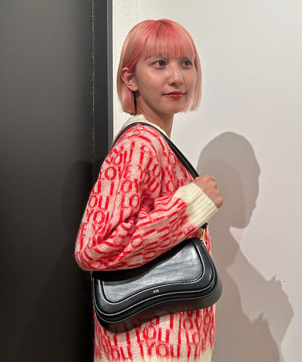 佐藤 亜美さんの「BEAMS WOMEN｜【別注】PENNEY&rsquo;S / シャギー ニット」を使ったコーディネート