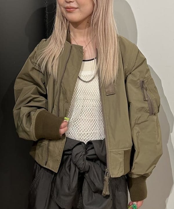 ando naoさんの「BEAMS WOMEN｜デタッチ スリーブ ミリタリー ブルゾン」を使ったコーディネート