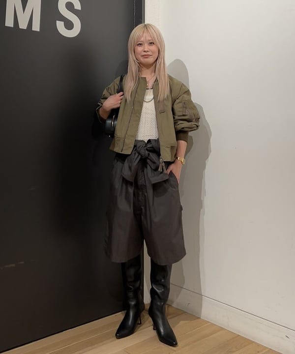 ando naoさんの「BEAMS WOMEN｜デタッチ スリーブ ミリタリー ブルゾン」を使ったコーディネート