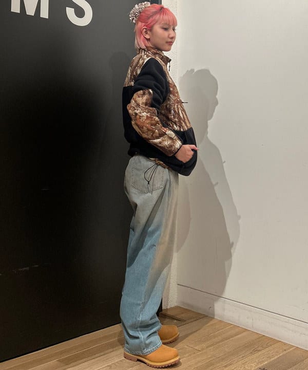 佐藤 亜美さんの「BEAMS WOMEN｜【別注】Champion / ミッキーマウス / フットボール Tシャツ」を使ったコーディネート