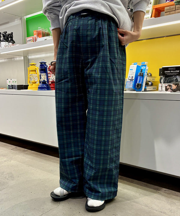 みりさんの「サイドポケット クルーネック スウェット」を使ったコーディネート