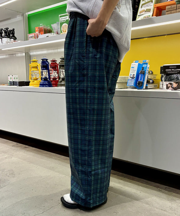 みりさんの「サイドポケット クルーネック スウェット」を使ったコーディネート