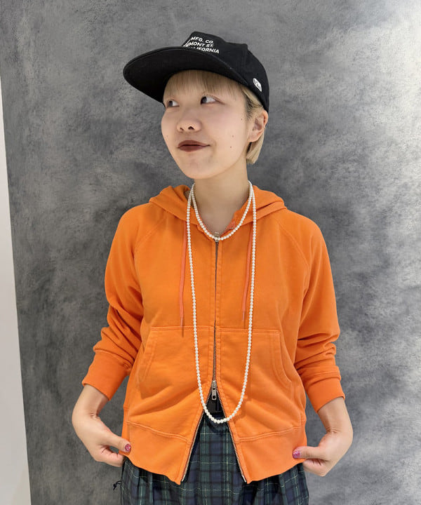 yokoyama shionさんの「BEAMS WOMEN｜【別注】SCREEN STARS / フルジップ パーカー」を使ったコーディネート