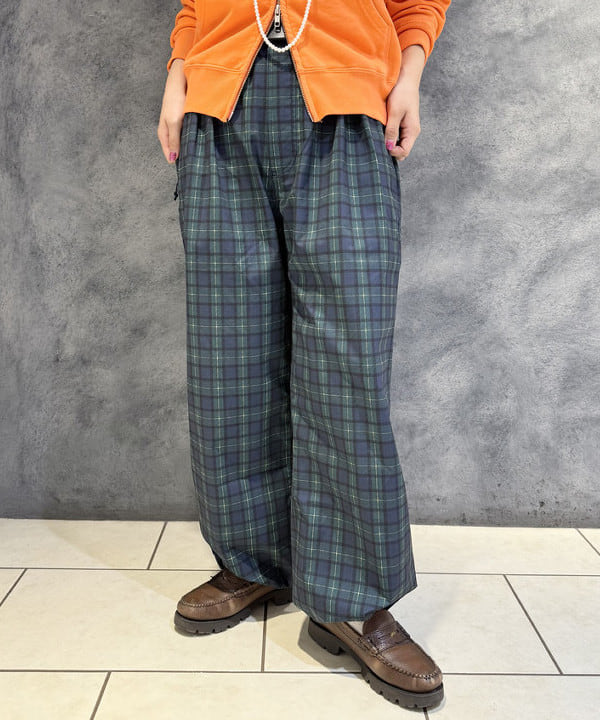 yokoyama shionさんの「BEAMS WOMEN｜【別注】SCREEN STARS / フルジップ パーカー」を使ったコーディネート