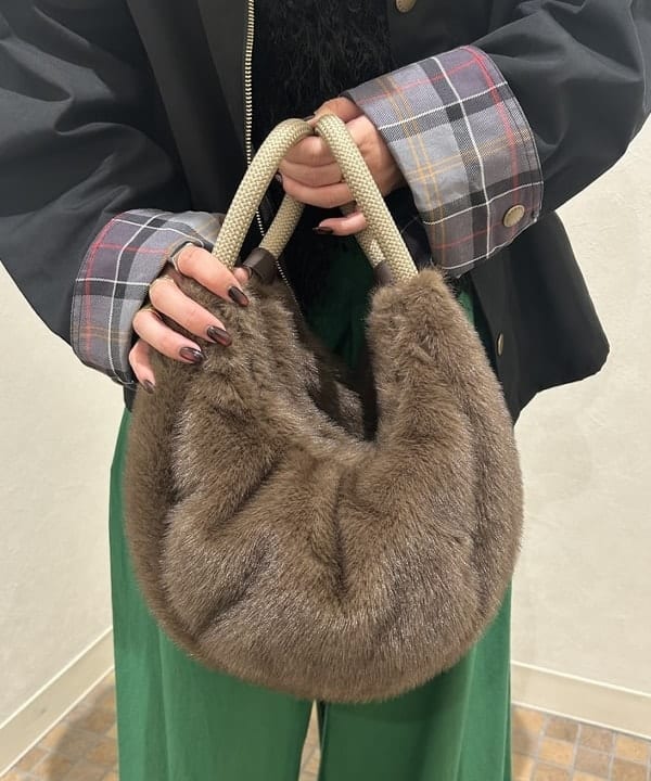 大槻 まひろさんの「BEAMS WOMEN｜【別注】Barbour / TRANSPORT ジャケット」を使ったコーディネート