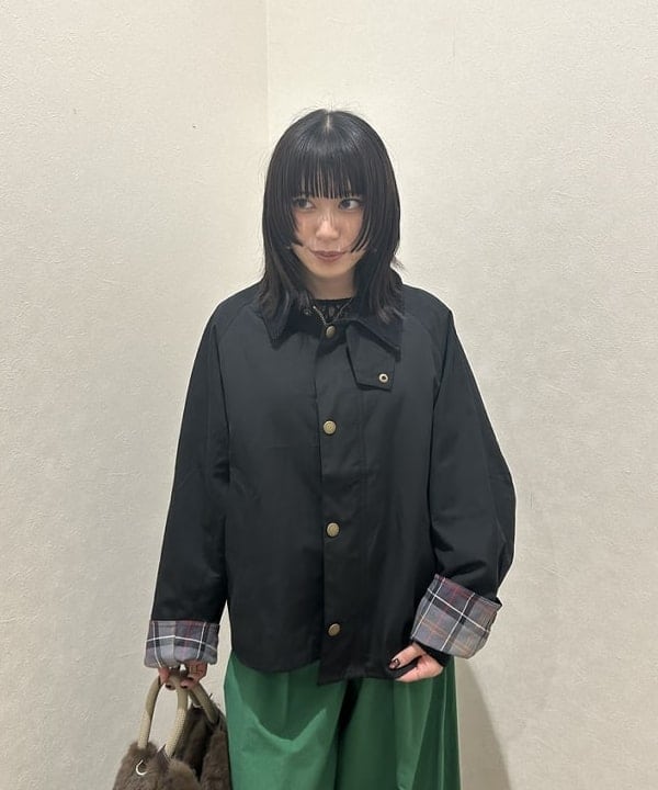 大槻 まひろさんの「BEAMS WOMEN｜【別注】Barbour / TRANSPORT ジャケット」を使ったコーディネート