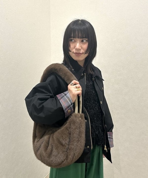 大槻 まひろさんの「BEAMS WOMEN｜【別注】Barbour / TRANSPORT ジャケット」を使ったコーディネート