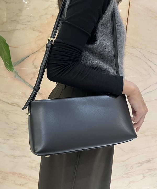 茂野 真楓さんの「BEAMS WOMEN｜モヘヤ ニット ベスト」を使ったコーディネート