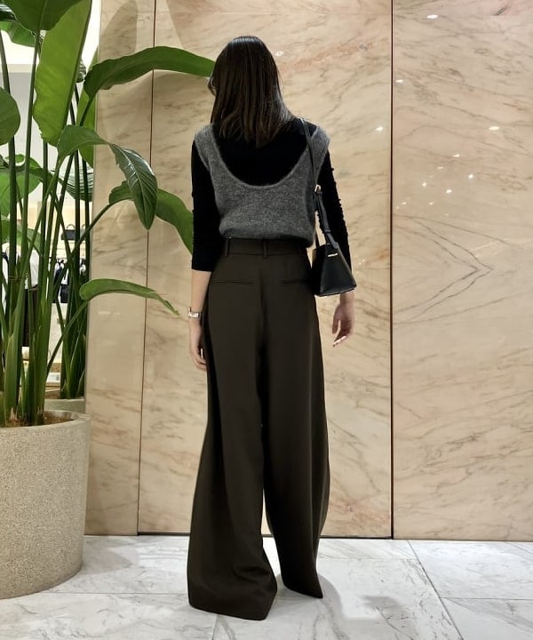 茂野 真楓さんの「BEAMS WOMEN｜モヘヤ ニット ベスト」を使ったコーディネート