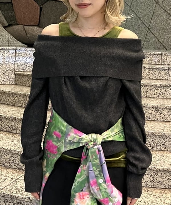 まゆちゃんさんの「BEAMS WOMEN｜リブ オフショルダー プルオーバー」を使ったコーディネート