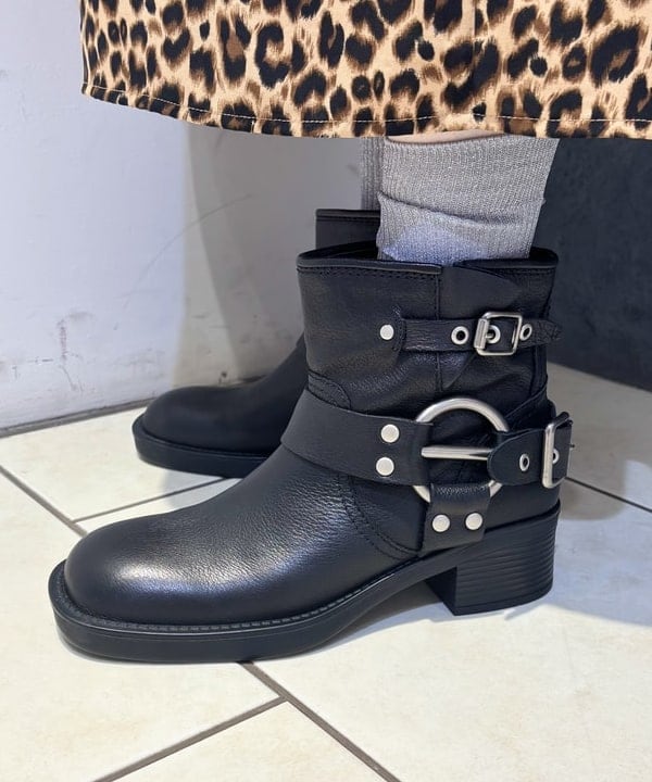 マツモト アカネさんの「BEAMS WOMEN｜UGG(R) for Ray BEAMS / THAYDEN LUXEFLUFF JACKET」を使ったコーディネート