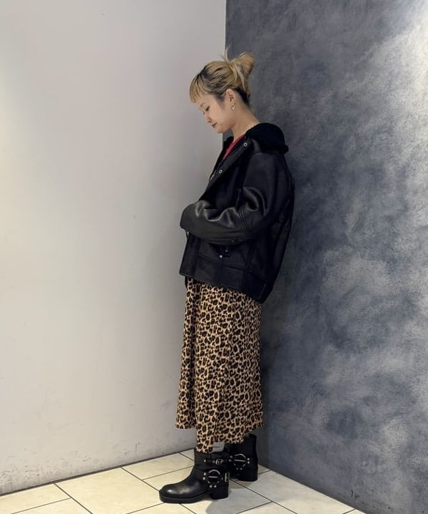 マツモト アカネさんの「BEAMS WOMEN｜UGG(R) for Ray BEAMS / THAYDEN LUXEFLUFF JACKET」を使ったコーディネート