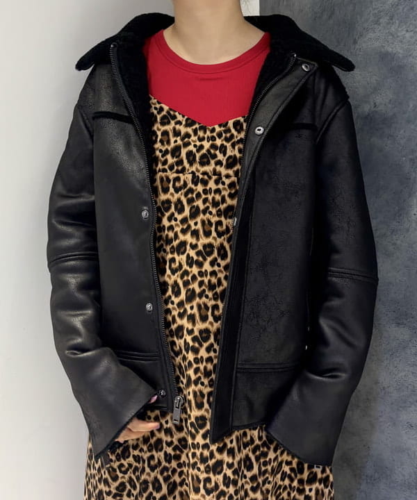 マツモト アカネさんの「BEAMS WOMEN｜UGG(R) for Ray BEAMS / THAYDEN LUXEFLUFF JACKET」を使ったコーディネート