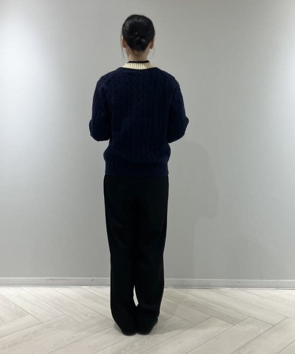 OSUMIさんの「BEAMS WOMEN｜【別注】SLOANE / 5ゲージ チルデン Vネック ロングスリーブ ニット」を使ったコーディネート