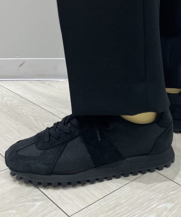 OSUMIさんの「BEAMS WOMEN｜【別注】SLOANE / 5ゲージ チルデン Vネック ロングスリーブ ニット」を使ったコーディネート