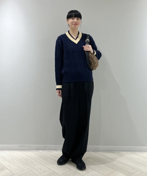 OSUMIさんの「BEAMS WOMEN｜【別注】SLOANE / 5ゲージ チルデン Vネック ロングスリーブ ニット」を使ったコーディネート